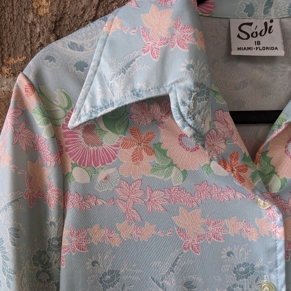 Vintage 1970s Sodi of Miami Florida Pastel Floral Blouse - Picture 2 of 7